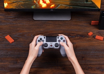 PS4 手把也能玩 Nintendo Switch ？ 8bitdo 推出支援 USB 無線接收器，支援多款遊樂器搖桿