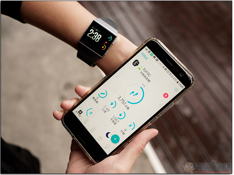 Fitbit Ionic 開箱試用心得，裝進運動與各種實用功能的小幫手 - 電腦王阿達