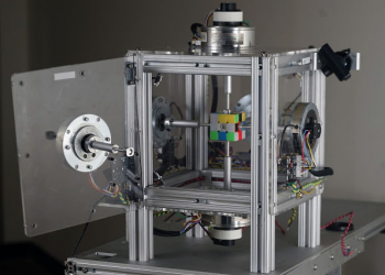 不要眨眼睛！0.38秒復原魔術方塊