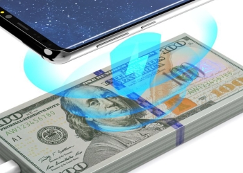 無線充電板 怎樣充才帥？放在整疊「美元」上面充電吧！