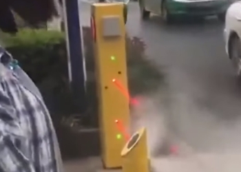 中國防止行人闖紅燈奇招 一旦越線就用水噴