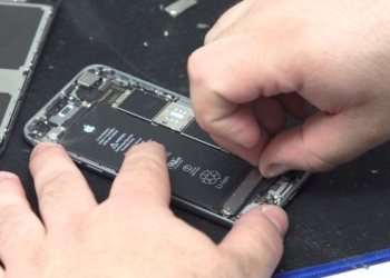 多名國外用戶指控 Apple 藉由電池更換計畫，惡意索取額外高價維修費 - 電腦王阿達