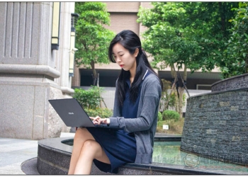 ASUS ZenBook 13 開箱、評測 美．力 隨型、985g 超輕薄時尚外型與高效能兼具的選擇