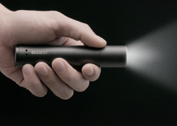 小米生態鏈 「極蜂」推出 強光變焦手電筒