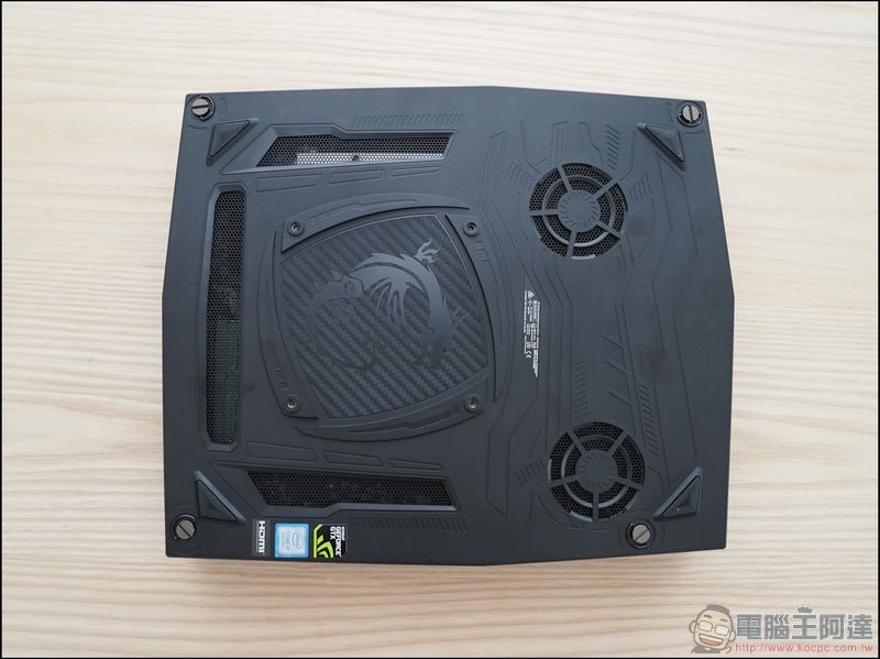 MSI VORTEX G25 8RE 開箱 - 11