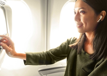 Twelve South 推無線收發器 AirFly ，搭機也能用 AirPods 使用艙內娛樂系統