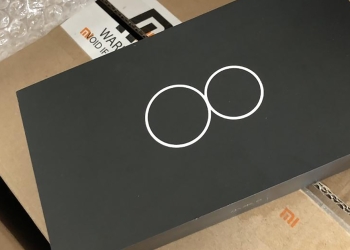 小米8周年纪念版 ：外包裝盒、保護貼、小米社區曝光