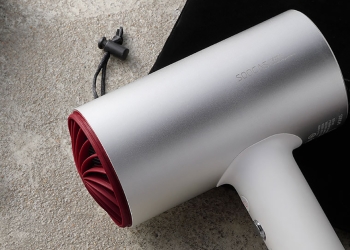 小米生態鏈推出 素士負離子速乾吹風機 ，全鋁合金機身、 1800W 大風量