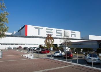 Tesla 組織重整 ，確認將砍三千多員工