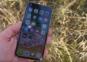iPhone X 從 1,000 呎高度摔落後變怎樣？竟然依舊能正常操作 - 電腦王阿達