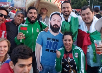 世足賽 趣聞：老婆不讓我去看球賽 ，墨西哥球迷帶著他的人型立牌去！