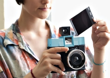 Lomography 新相機 Diana Instant Square 開始集資，可支援富士拍立得底片