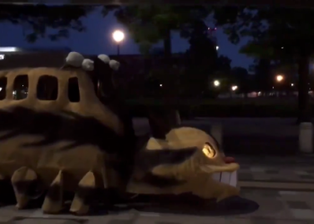 日本狂人改造 龍貓公車 還真的在路上行駛 - 電腦王阿達