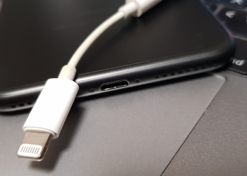 iPhone 捨棄 3.5mm 耳機孔至今，銷售數據顯示 Lightning 對 3.5mm 轉接器越賣越好