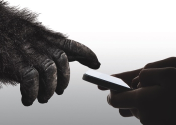 康寧推出最新 第六代大猩猩玻璃 可承受 15 次 1 公尺高度摔下 - 電腦王阿達