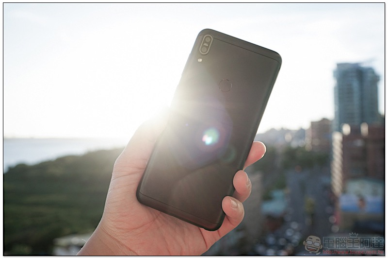 ASUS ZenFone Max Pro 開箱 、評測、評價 性能電力怪獸當之無愧 - 電腦王阿達