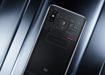 小米 8 透明探索版 ，關於透明背蓋底下那塊「電路板」的真相