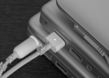 被 Apple 放棄的好設計 — MagSafe 和它的磁吸時代