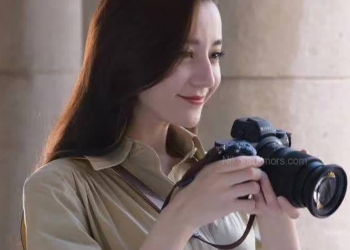 Nikon 全幅無反相機 機身外觀於廣告拍攝現場曝光！