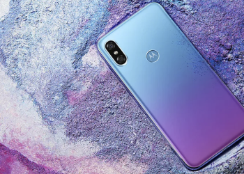 Moto P30 ：外觀神似 iPhone X，型號跟顏色也很致敬華為的 S636 手機