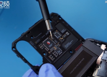 小米8 透明探索版 拆機揭曉：內部構造與標準版完全不同