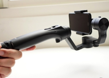 超值款 MOZA Mini-Mi 手機穩定器開箱 體驗：搭載便利無線充電，還有滿滿擴充性