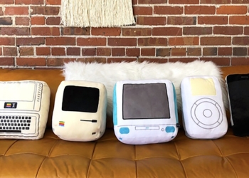 這些可愛的「類 · Apple 經典產品抱枕 」，讓你實現抱著心愛電腦睡覺的夢想（？）