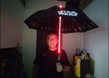 讓你成為雨天目光焦點！裝B神器 星際大戰光劍傘、復仇者聯盟電動傘開箱 - 電腦王阿達