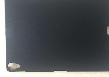 iPad Pro 保護殼 曝光，多了神秘開孔