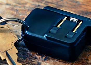 出門不怕忘了充電器，超迷你 Chargerito 可瞬間變身手機充電座也能當鑰匙圈用