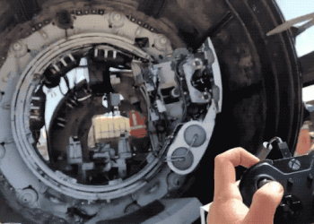 狂人 Elon Musk 最新力作：用 Xbox 搖桿來操控潛盾機挖地道…