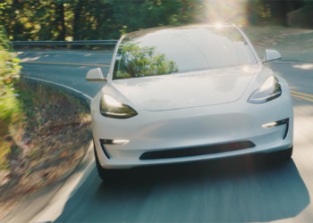 Tesla 移除兩種 Model 3 車色 來嘗試擺脫「生產地獄」
