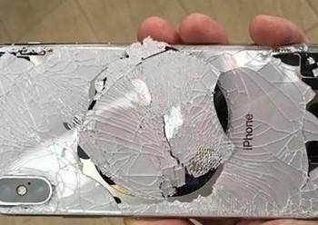 蘋果發表會前一天，女友又不小心將iPhone X摔裂 ?