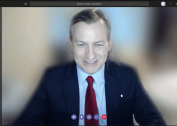 視訊會議不再尷尬！微軟 Teams 視訊導入人工智慧即時背景虛化