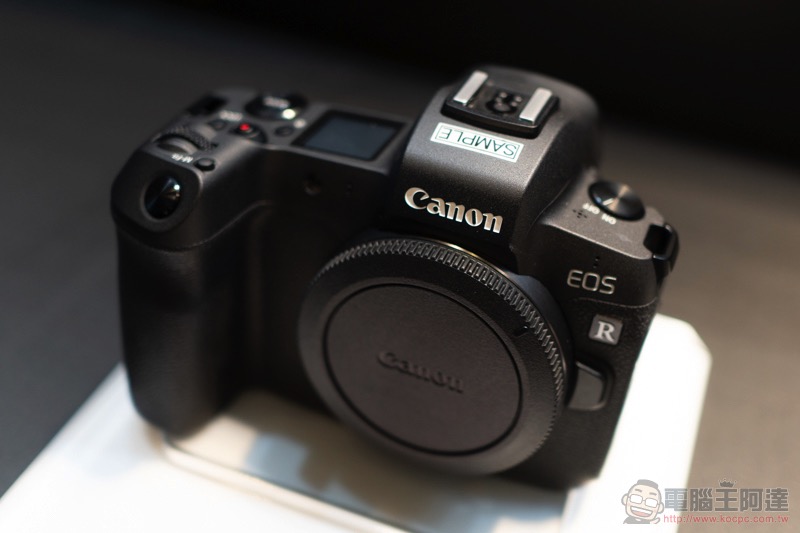 蔡司全幅相機 ZX1 登場：造型奇特還直接內建 Adobe Lightroom（！） - 電腦王阿達