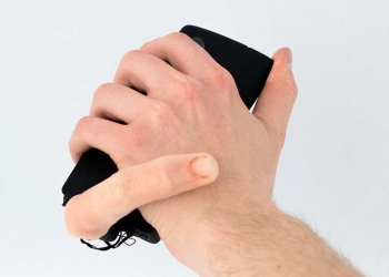 當智慧型手機和「手指」結合 ？國外研發智慧型手機用的「手指」機器人