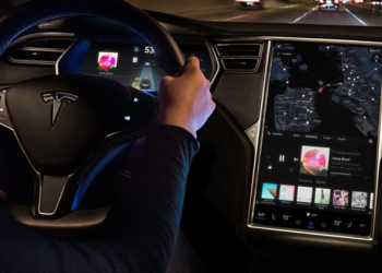 Tesla 軟體大更新 將啟動內建攝影機行車記錄功能還有復古小遊戲（！）