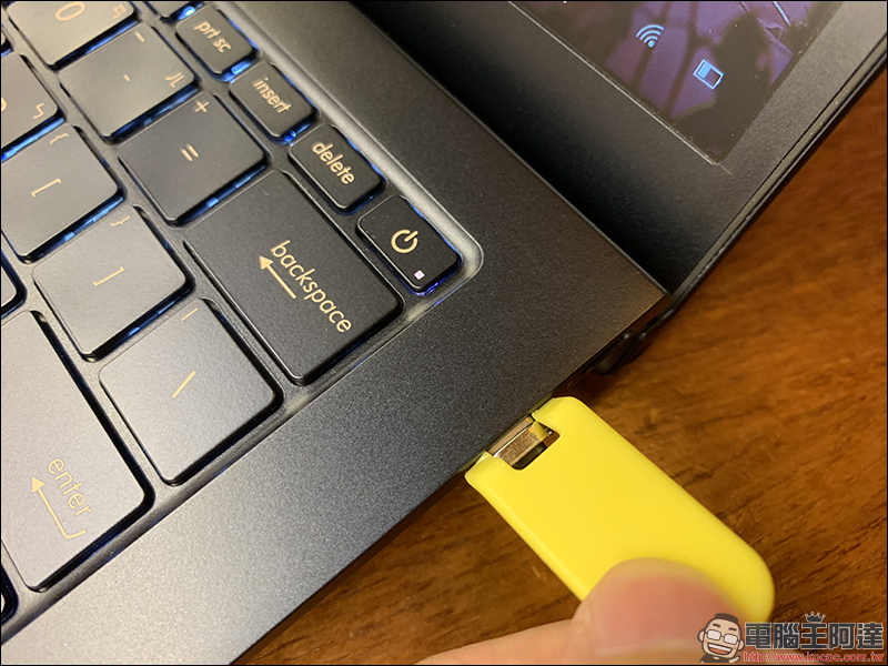 ELECJET 磁吸快充電源線 開箱動手玩： L 型轉角設計更安全，一線多用途超方便！ - 電腦王阿達