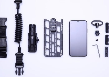 日本推出濃濃軍事風格的 iPhone XS / iPhone X 保護殼