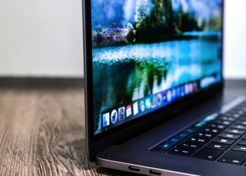 MacBook Pro 15 吋 11 月底將提供更強的 AMD Pro Vega 顯卡選項 - 電腦王阿達