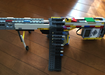 日本天才用樂高積木製作出全自動重型機關槍 還真的可以發射子彈 - 電腦王阿達