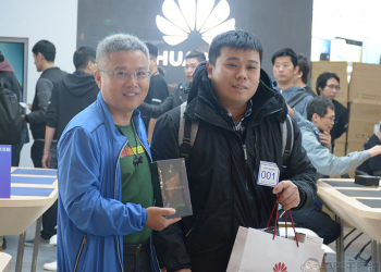 Huawei Mate 20 X 超大螢幕手機今日上市，排隊人潮洶湧