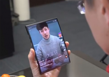 小米林斌在新影片中演示 雙折疊手機 原型，證實目前正在開發階段