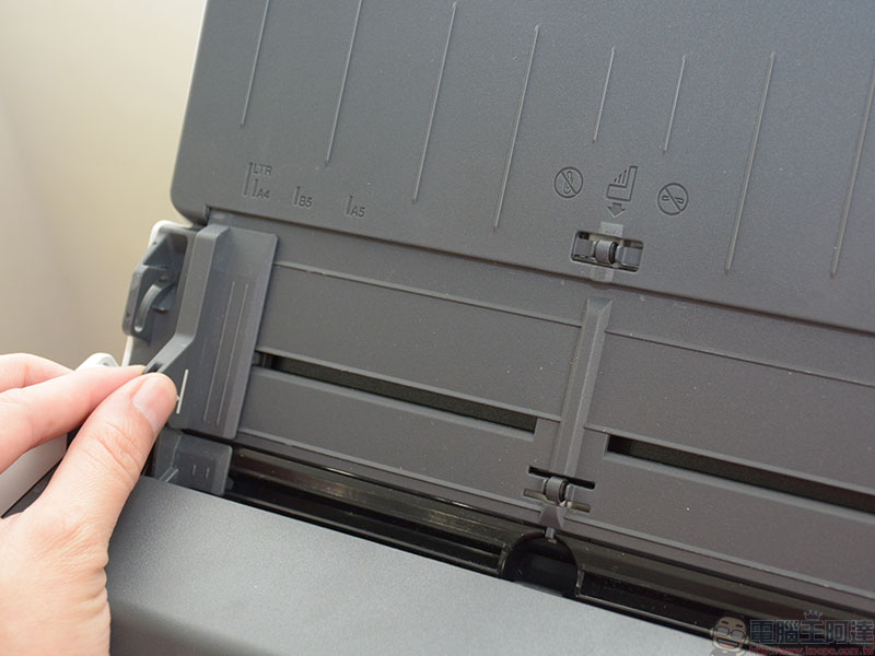 自炊神器 Fujitsu ScanSnap iX1500 掃描器 開箱、實測 ，給你每分鐘 60 面的全方位超快感 - 電腦王阿達