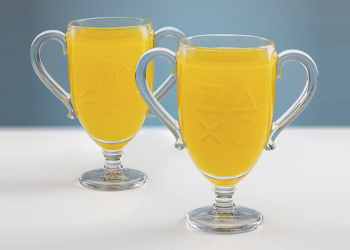 拿了這個實體 PS4 成就獎「杯」 ，讓你倒飲料就能解成就