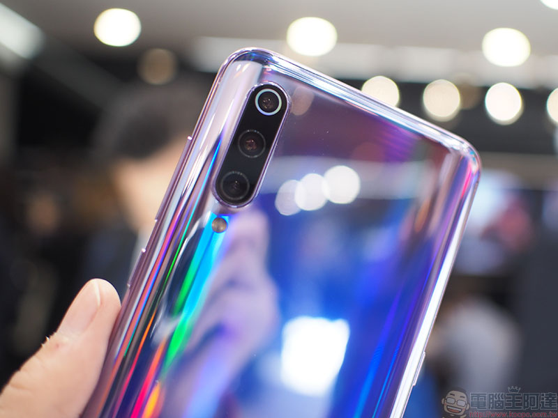 [ MWC2019 ] 全球首款 20W 無線快充旗艦 小米 9 實機動手玩（內含彩蛋：探索版實機照） - 電腦王阿達