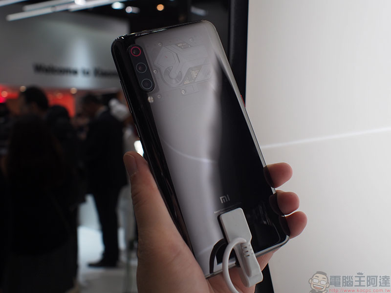 [ MWC2019 ] 全球首款 20W 無線快充旗艦 小米 9 實機動手玩（內含彩蛋：探索版實機照） - 電腦王阿達