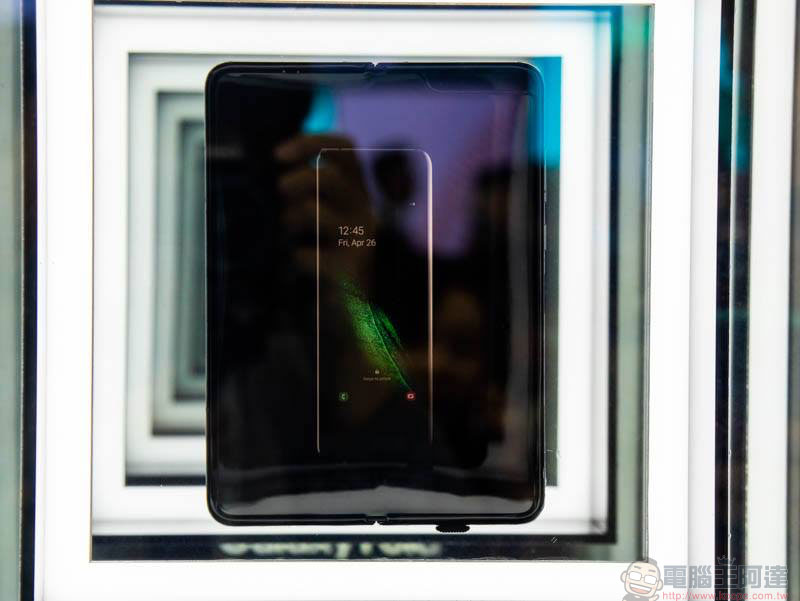 告別皺褶？傳 Galaxy Fold 2 螢幕將以玻璃覆蓋 - 電腦王阿達