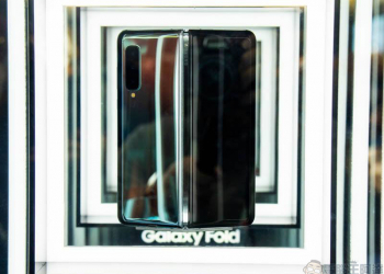 [ MWC 2019 ] 折疊手機 Samsung Galaxy Fold 現場實機動眼看，內折新式轉軸翻轉有如書頁
