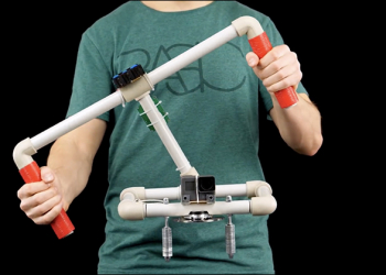 土炮自製相機穩定器 ：透過廢棄硬碟、耳機線、水管等物品就能製作